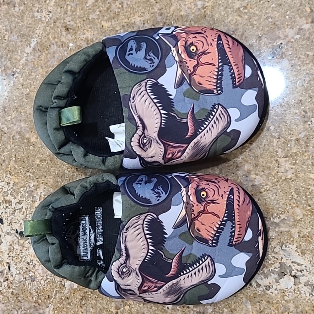 JURASSIC WORLD BOYS‎ TODDLER SIZE 7/8 MEDUIM SLIPPERS CAMP CRETACEOUS